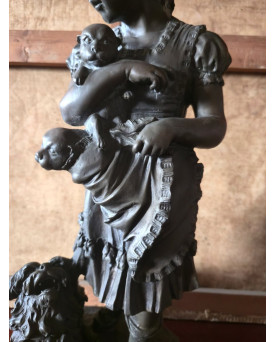 Le village de 58 brocanteurs - Sculpture en bronze – Enfant à la fillette et au chien Époque : XXᵉ siècle