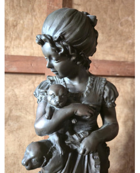 Le village de 58 brocanteurs - Sculpture en bronze – Enfant à la fillette et au chien Époque : XXᵉ siècle
