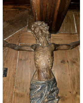 Le village de 58 brocanteurs - Christ en croix (corpus) Époque : XVIIe siècle Bois sculpté et anciennement polychromé