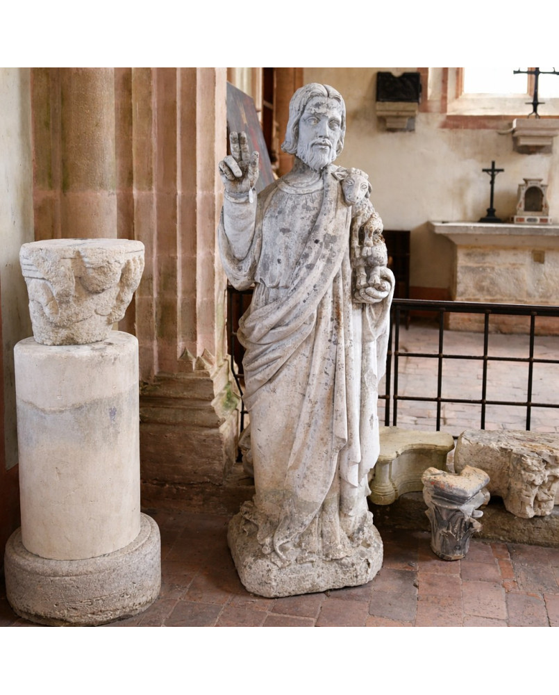 Le village de 58 brocanteurs - Statue monumentale du Christ Bon Pasteur en pierre époque XVIeme siecle