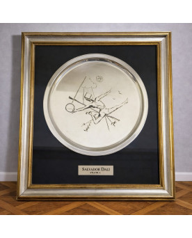 Le village de 58 brocanteurs - Œuvre de Salvador Dalí – “Atletica” – Assiette sérigraphiée encadrée avec certificat