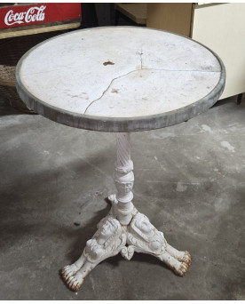 Le village de 58 brocanteurs - guéridon ancien de style classique, reposant sur un piétement tripode en fonte finement sculpté
