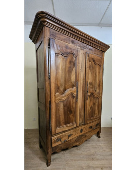 Le village de 58 brocanteurs - Armoire « de Sennecey » – époque Louis XV / XVIIIe - noyer massif M