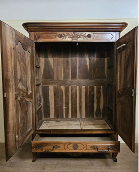 Le village de 58 brocanteurs -  Vitrine Venitienne en bois peint