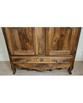 Le village de 58 brocanteurs - Armoire « de Sennecey » – époque Louis XV / XVIIIe - noyer massif M