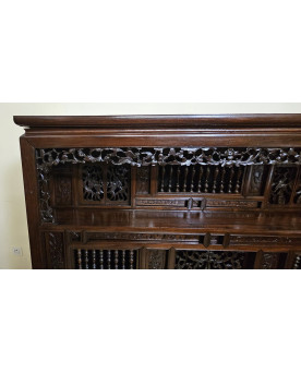 Le village de 58 brocanteurs - Asie XIXeme : cabinet ancien sculpté en acajou (Art Chinois ou Indochinois)