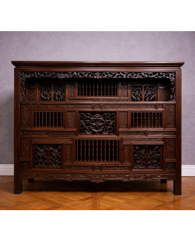Le village de 58 brocanteurs - Asie XIXeme : cabinet ancien sculpté en acajou (Art Chinois ou Indochinois)