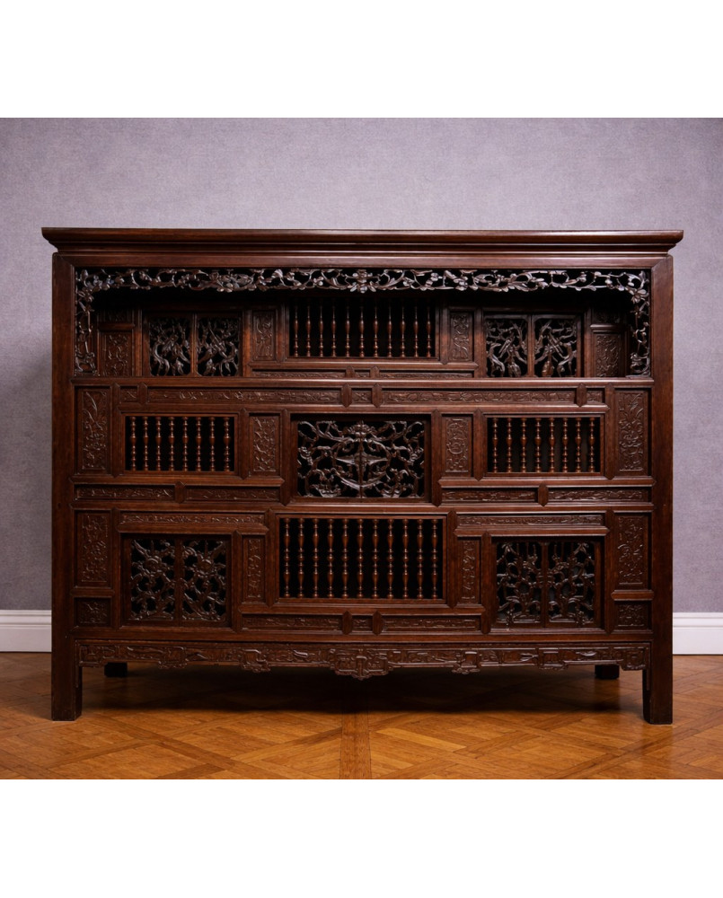 Le village de 58 brocanteurs - Asie XIXeme : cabinet ancien sculpté en acajou (Art Chinois ou Indochinois)