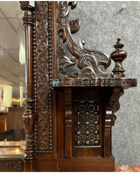 Le village de 58 brocanteurs - Miroir monumental ancien en bois sculpté – style orientaliste / mauresque – fin XIXe siècle
