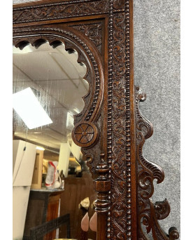 Le village de 58 brocanteurs - Miroir monumental ancien en bois sculpté – style orientaliste / mauresque – fin XIXe siècle