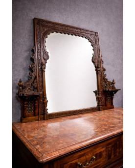 Le village de 58 brocanteurs - Miroir monumental ancien en bois sculpté – style orientaliste / mauresque – fin XIXe siècle