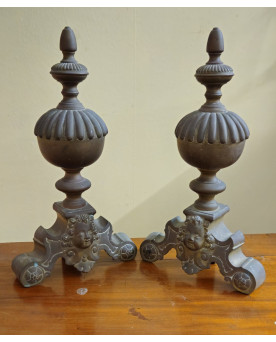 Le village de 58 brocanteurs -  Vitrine Venitienne en bois peint