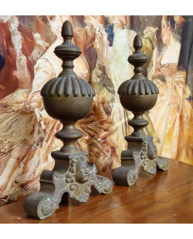 Le village de 58 brocanteurs - Paire De Chenets Aux Marmousets En Bronze