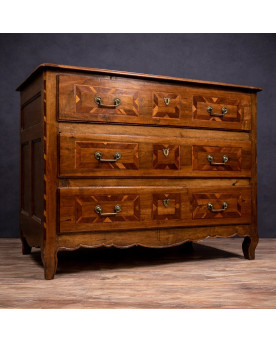 Le village de 58 brocanteurs - Commode époque Louis XV Transition en marqueterie de bois précieux