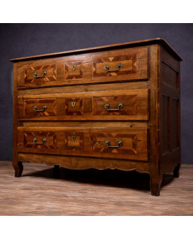 Le village de 58 brocanteurs - Commode époque Louis XV Transition en marqueterie de bois précieux