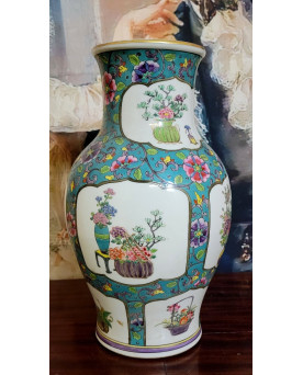 Le village de 58 brocanteurs - Vase en porcelaine décor floral – Style asiatique - XXeme