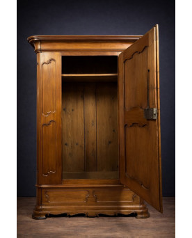 Le village de 58 brocanteurs - Armoire bonnetière ancienne en merisier et marquéterie – Style Louis XIV