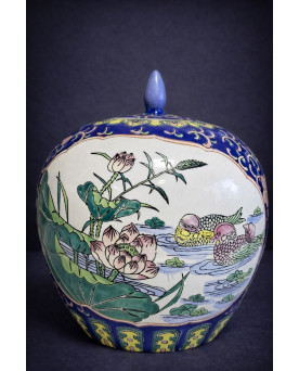 Le village de 58 brocanteurs - Pot couvert en porcelaine – décor asiatique, fleurs et oiseaux - XXeme siécle