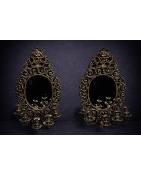 Le village de 58 brocanteurs - Paire de miroirs muraux anciens en bronze – Style baroque, avec bougeoirs intégrés
