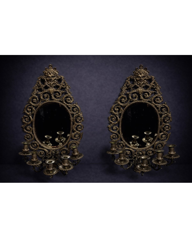 Le village de 58 brocanteurs - Paire de miroirs muraux anciens en bronze – Style baroque, avec bougeoirs intégrés