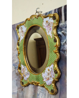 Le village de 58 brocanteurs - Miroir ancien en porcelaine peinte, décor angelots – Style rococo