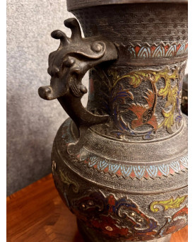 Le village de 58 brocanteurs - Paire de vases en bronze cloisonné à décor de phénix – Asie, fin XIXe