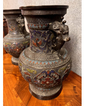 Le village de 58 brocanteurs - Paire de vases en bronze cloisonné à décor de phénix – Asie, fin XIXe