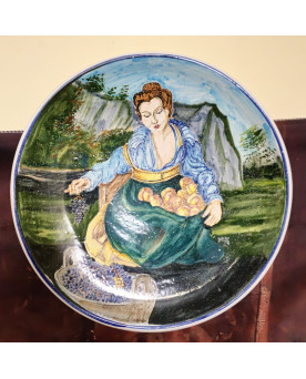 Le village de 58 brocanteurs - Plat décoratif en céramique peinte – Signé A. Del Bianco, Gubbio (Italie)