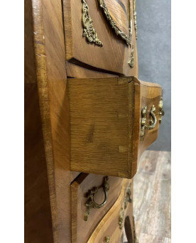 Le village de 58 brocanteurs - Importante étagère ou Bibus en bois laqué