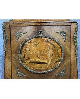Le village de 58 brocanteurs - Secrétaire Louis XV en marqueterie – Scène galante – Bronze doré