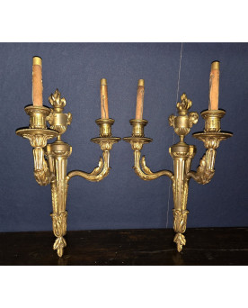 Le village de 58 brocanteurs - Paire d’appliques murales anciennes en bronze doré – Style Louis XVI – 3 feux chacune