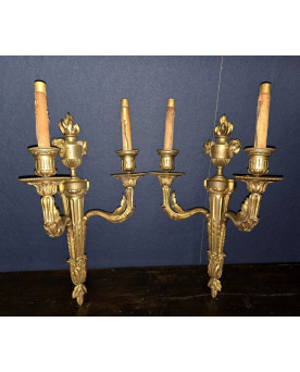 Le village de 58 brocanteurs - Paire d’appliques murales anciennes en bronze doré – Style Louis XVI – 3 feux chacune