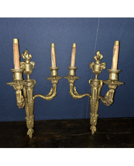 Le village de 58 brocanteurs - Paire d’appliques murales anciennes en bronze doré – Style Louis XVI – 3 feux chacune