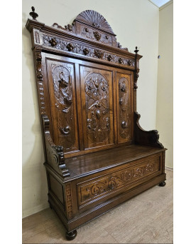 Le village de 58 brocanteurs - Coffre-banc Renaissance en noyer sculpté – XIXe siècle