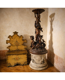Le village de 58 brocanteurs - Important fontaine sculptée en terre cuite patinée – XVIIIe - Provenance collection privée