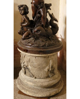 Le village de 58 brocanteurs - Important fontaine sculptée en terre cuite patinée – XVIIIe - Provenance collection privée