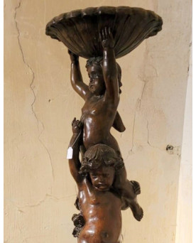 Le village de 58 brocanteurs - Important fontaine sculptée en terre cuite patinée – XVIIIe - Provenance collection privée