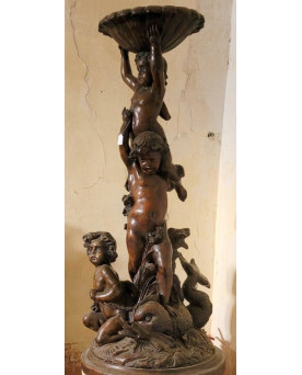 Le village de 58 brocanteurs - Important fontaine sculptée en terre cuite patinée – XVIIIe - Provenance collection privée
