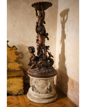 Le village de 58 brocanteurs - Important fontaine sculptée en terre cuite patinée – XVIIIe - Provenance collection privée
