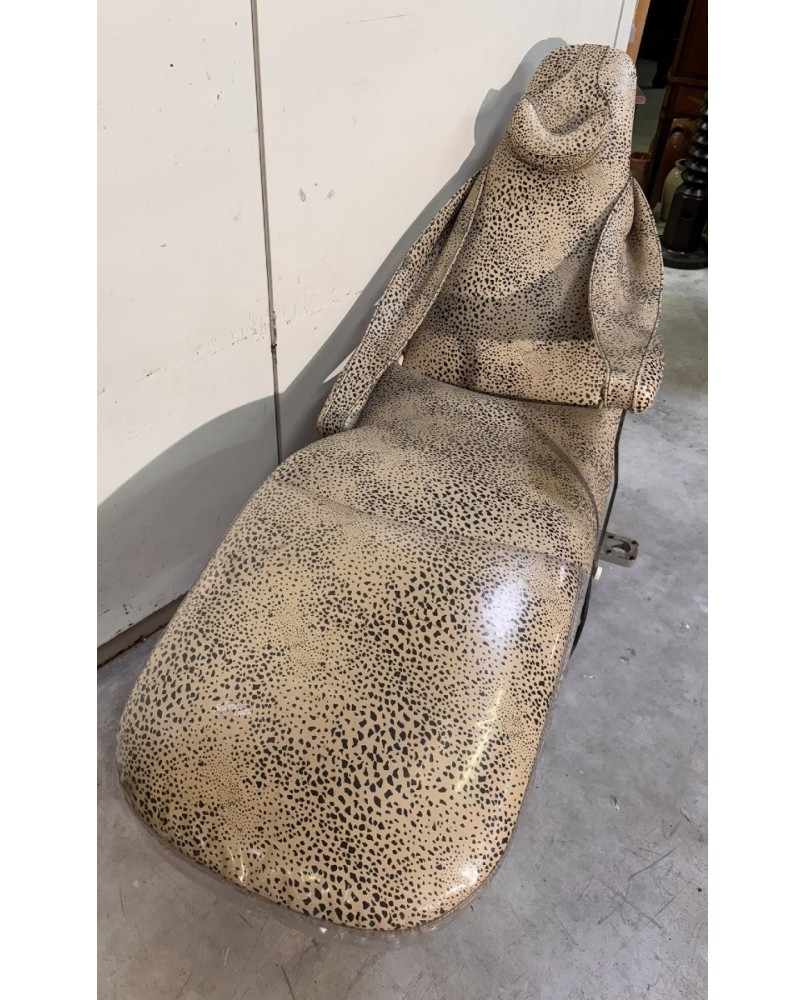 Le village de 58 brocanteurs -Design des années 50 : original fauteuil de barbier ou dentiste