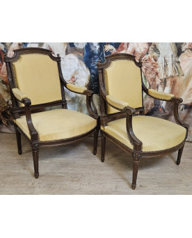 Le village de 58 brocanteurs - Importante étagère ou Bibus en bois laqué