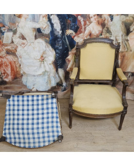 Le village de 58 brocanteurs - Paire de fauteuils style Louis XVI, en bois sculpté