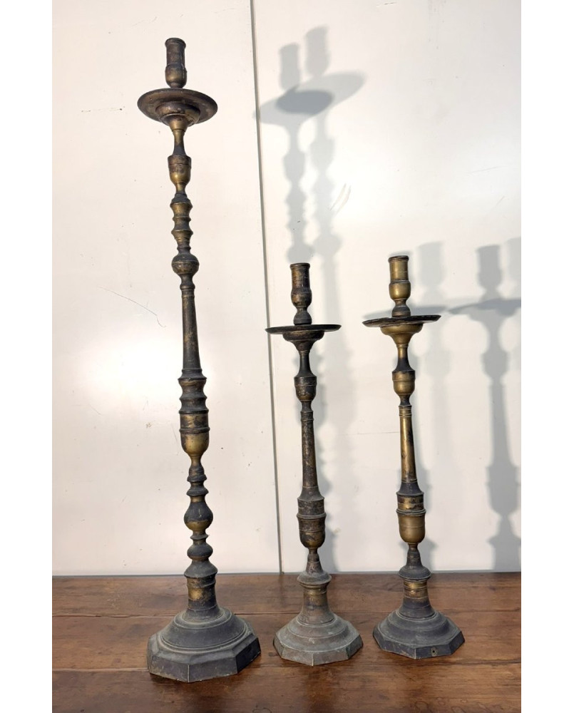 Le village de 58 brocanteurs - Importante étagère ou Bibus en bois laqué