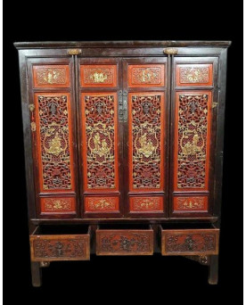 Le village de 58 brocanteurs - Chine XIXeme : Armoire en laque rouge et dorure datant de la Dynastie Qing