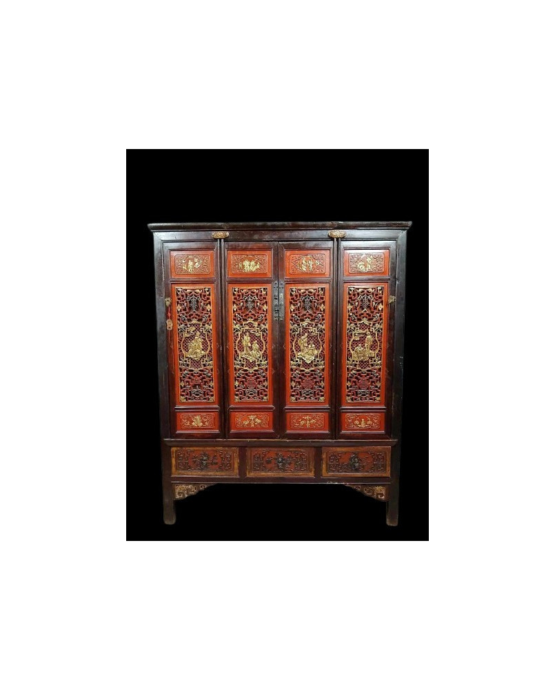 Le village de 58 brocanteurs - Chine XIXeme : Armoire en laque rouge et dorure datant de la Dynastie Qing
