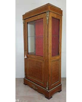 Le village de 58 brocanteurs - Bibliothèque - Vitrine De Style Louis XVI, En Marqueterie / Seconde Moitié Du XXe Siècle