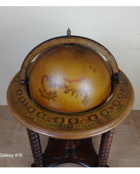 Le village de 58 brocanteurs - Importante étagère ou Bibus en bois laqué
