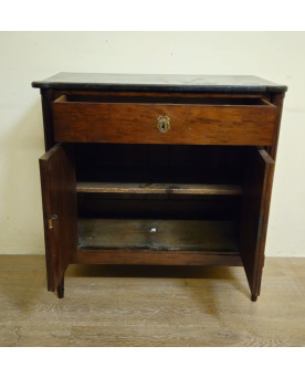 Le village de 58 brocanteurs - Buffet / commode a portes / meuble d’appoint style Louis XVI en acajou –