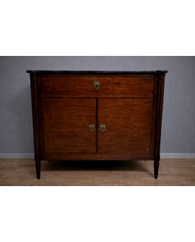 Le village de 58 brocanteurs - Buffet / commode a portes / meuble d’appoint style Louis XVI en acajou –