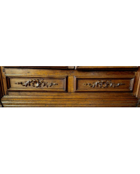Le village de 58 brocanteurs - Armoire ancienne en Noyer massif sculpté – époque Louis XIII -